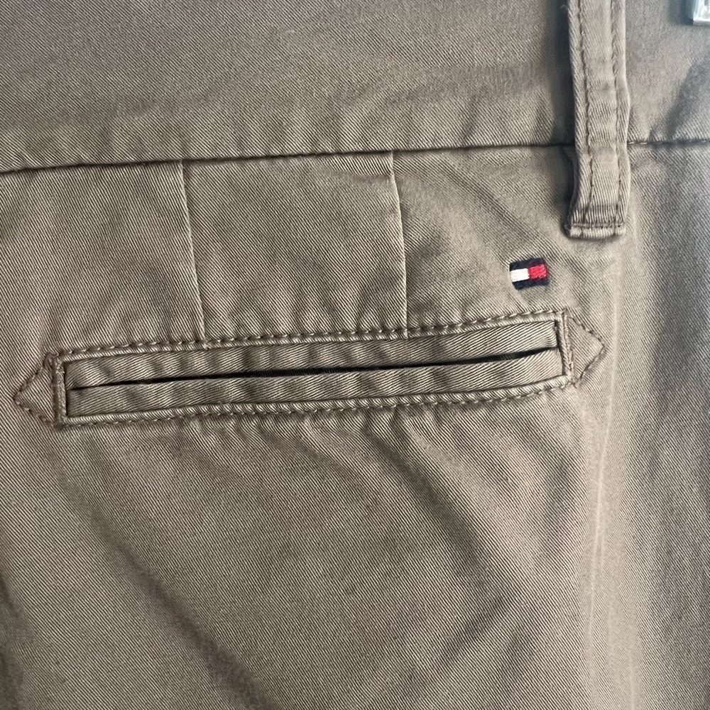 Tommy Hilfiger khaki pants with zipper, button closure and slits - Picture 7 of 8